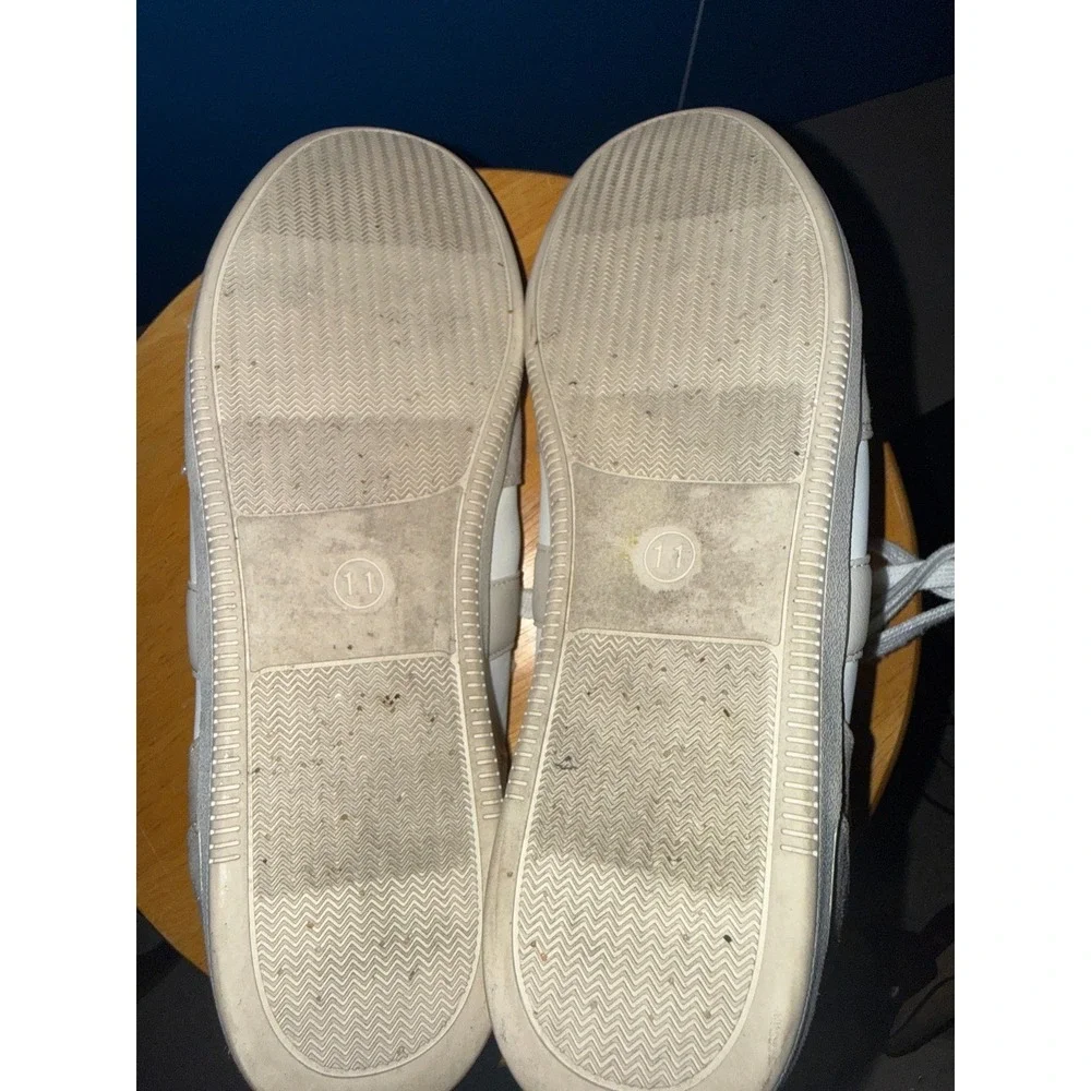 Universal Thread Womens Court Sneakers White Cream Low Top Shoes Size 11